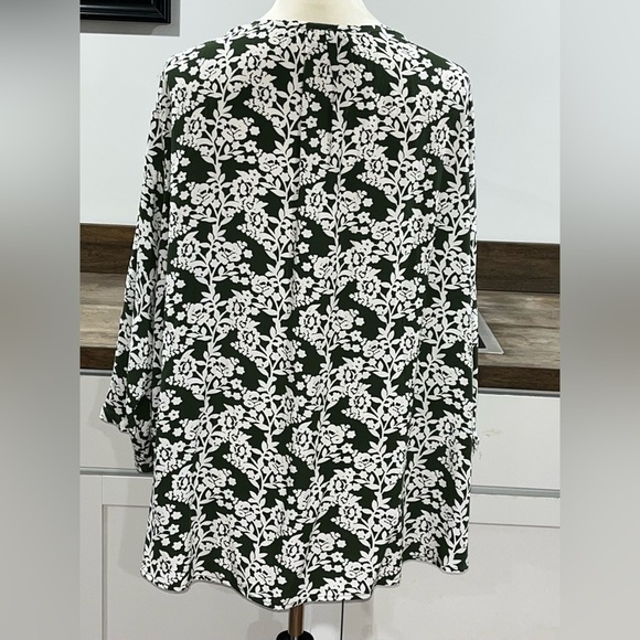 Fun 2 Fun Green Floral Blouse 3XL - Picture 6 of 9